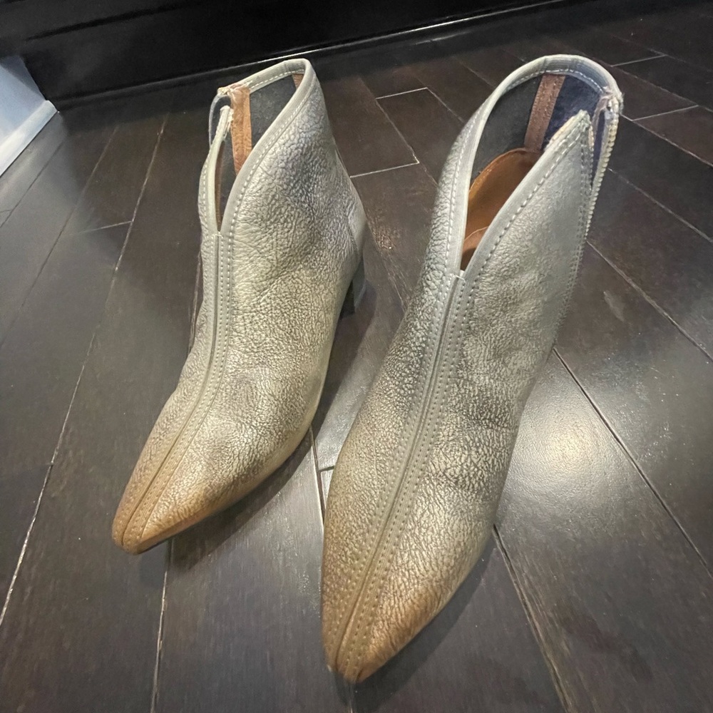 Two tone leather metallic heel ankle boots size 6